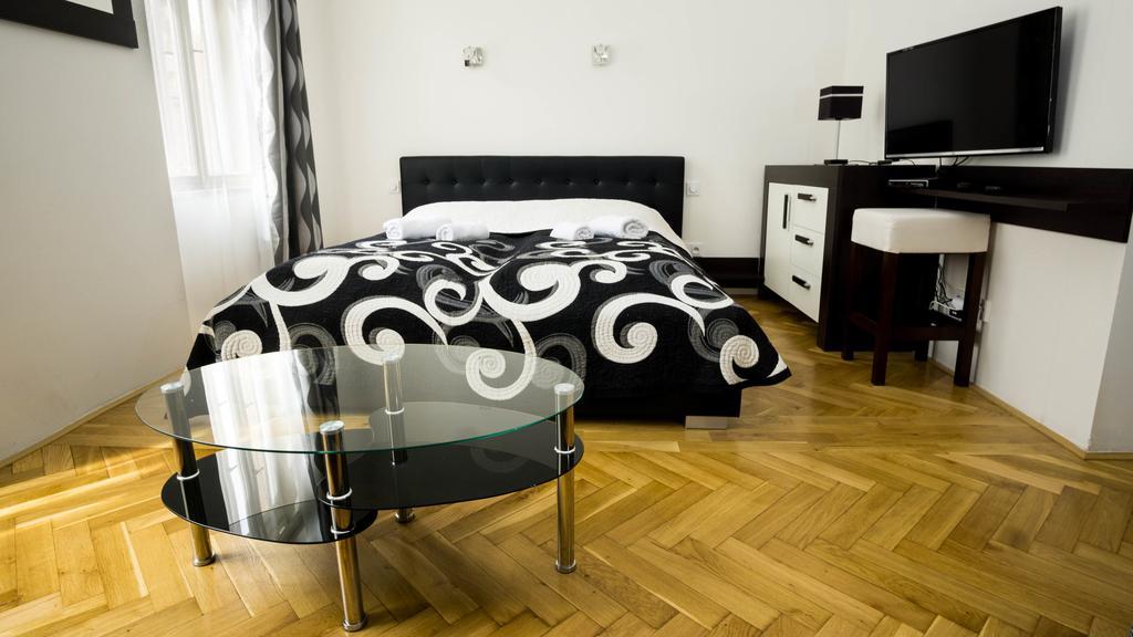 Black & White Apartment Prague By Wenceslas Square And Muzeum Екстер'єр фото